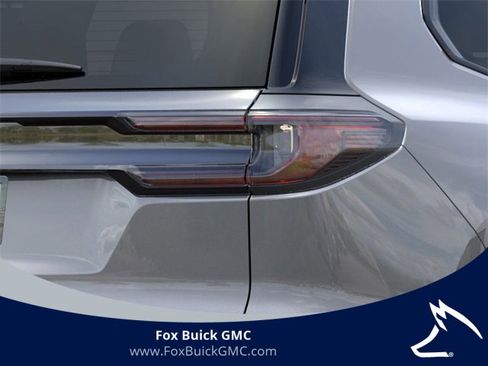 Used 2025 GMC Acadia Elevation w/ Elevation Premium Package image 11