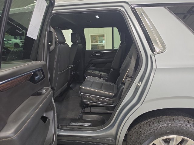 Used 2025 Chevrolet Tahoe Premier AWD/4WD image 23
