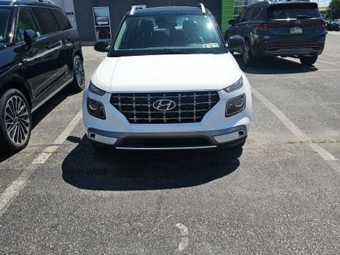 Certified 2023 Hyundai Venue Limited FWD image 2