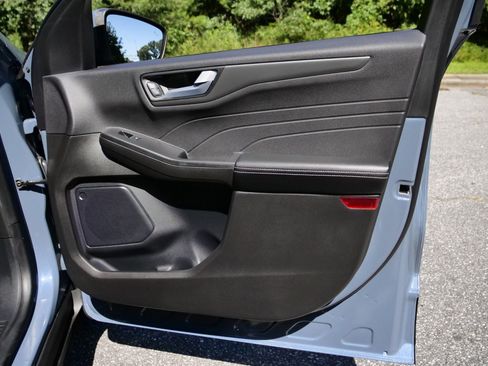 Used 2024 Ford Escape SE image 48