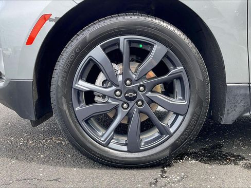 Used 2024 Chevrolet Equinox RS w/ LPO, Floor Liner Package FWD image 9