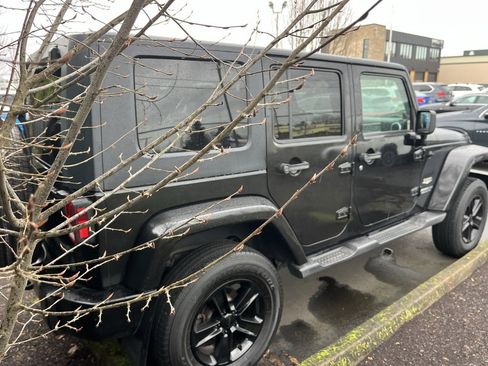 Used 2008 Jeep Wrangler Unlimited Sahara w/ Dual Top Group image 16