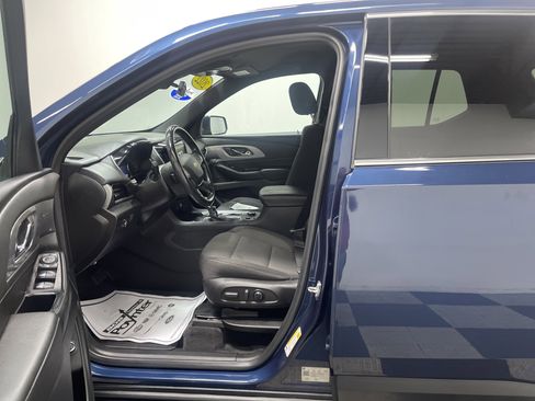 Used 2022 Chevrolet Traverse LT image 9