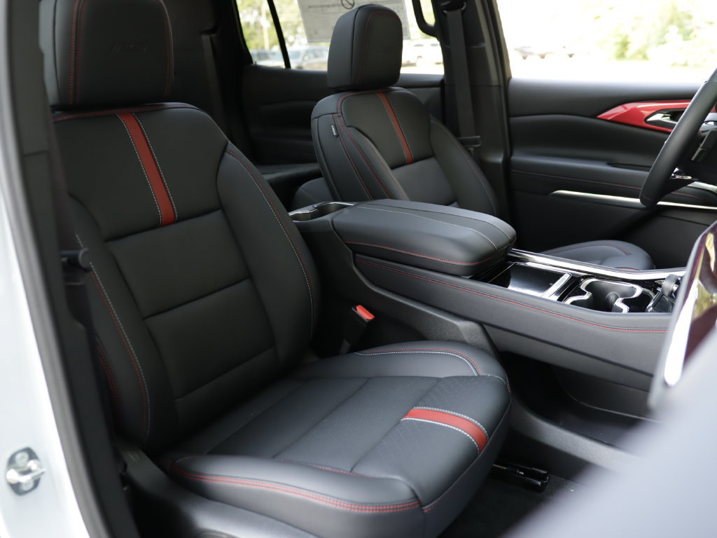New 2026 Chevrolet Traverse RS w/ LPO, Floor Liner Package AWD/4WD image 39