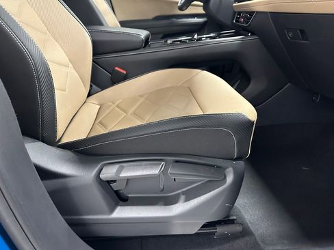 Used 2025 Volkswagen Atlas Cross Sport SE image 57