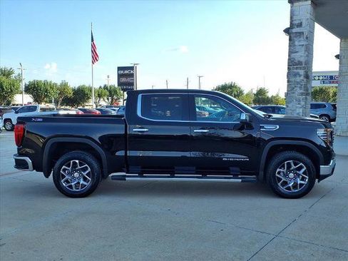 New 2026 GMC Sierra 1500 SLT image 2