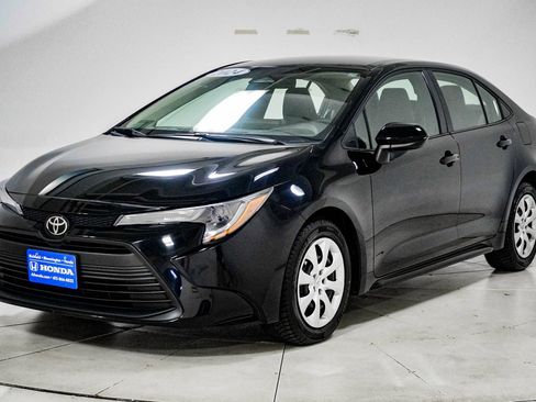 Used 2024 Toyota Corolla LE FWD image 3