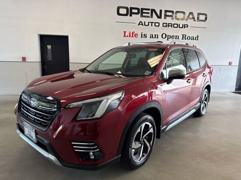Used 2023 Subaru Forester Touring AWD/4WD image 2