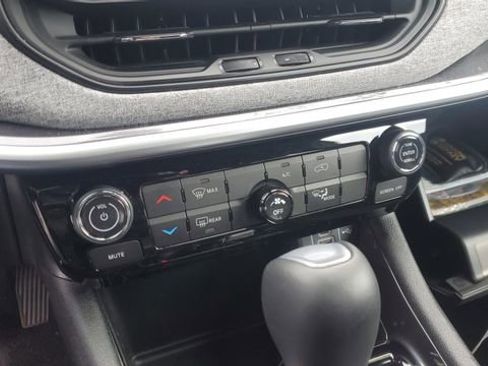 Certified 2024 Jeep Compass Latitude image 16