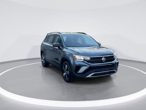 Used 2022 Toyota RAV4 XLE Premium image 2