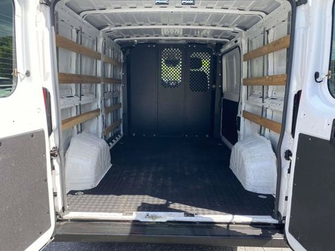 Used 2025 RAM ProMaster 2500 w/ U-Haul Equipment Group FWD image 23