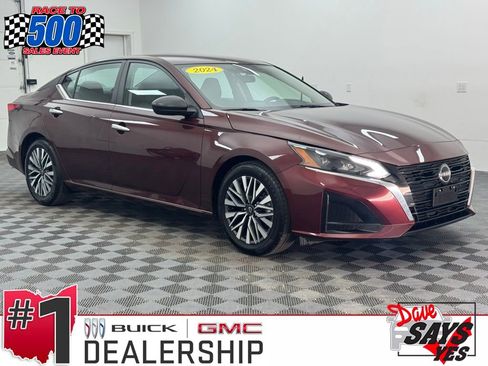 Used 2024 Nissan Altima 2.5 SV FWD image 1