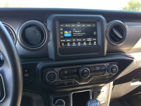 Used 2022 Jeep Wrangler Unlimited Sport image 19