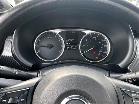 Used 2019 Nissan Kicks S image 12