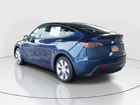 Used 2023 Tesla Model Y Long Range image 7