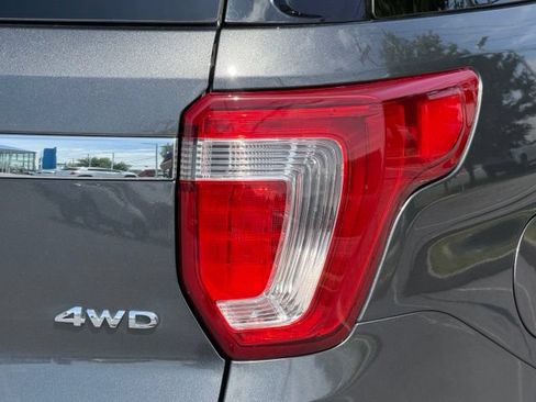 Used 2017 Ford Explorer XLT w/ Equipment Group 202A AWD/4WD image 20