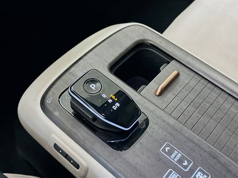 Used 2024 Nissan Ariya AWD image 25