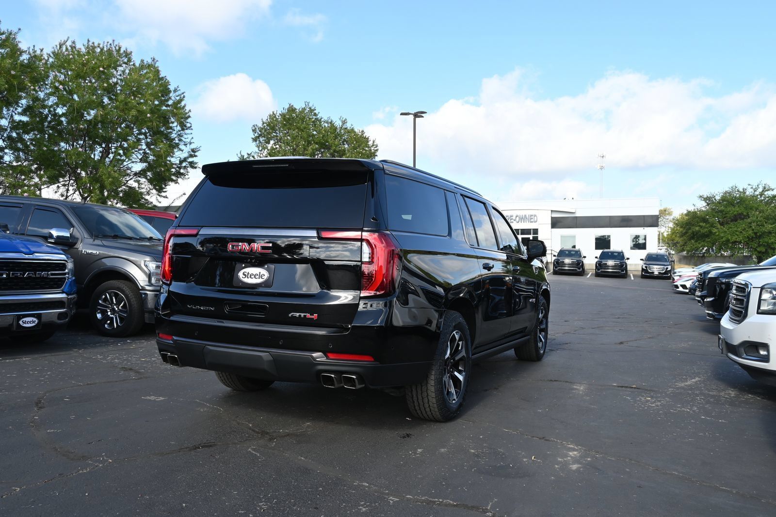 Used 2026 GMC Yukon XL AT4 Ultimate AWD/4WD image 5