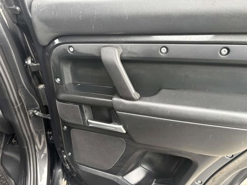 Used 2025 Land Rover Defender 110 V8 AWD/4WD image 17