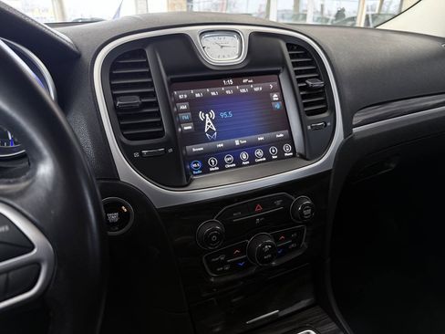 Used 2019 Chrysler 300 Touring L w/ Quick Order Package 22F image 50