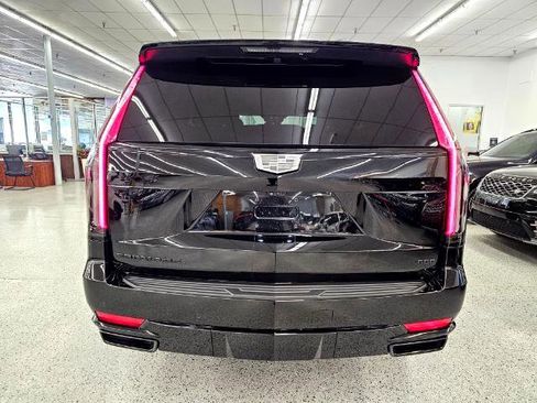 Used 2023 Cadillac Escalade Sport w/ LPO, ONYX Package image 5
