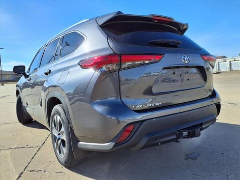 Used 2020 Toyota Highlander XLE image 31