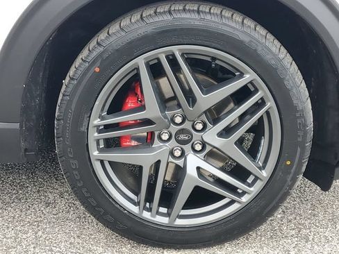 Certified 2025 Ford Explorer ST AWD/4WD image 5