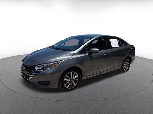 Used 2025 Nissan Versa SV FWD image 4