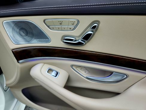 Used 2017 Mercedes-Benz S 550 Sedan image 25
