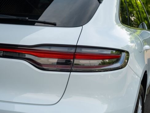 Certified 2022 Porsche Macan AWD/4WD image 19