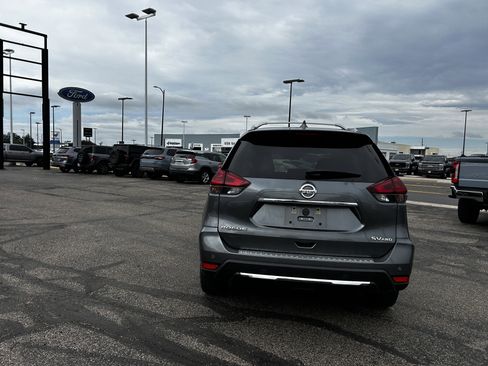 Used 2020 Nissan Rogue SV w/ Premium Package AWD/4WD image 4