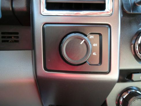 Used 2015 Ford F150 XLT image 27