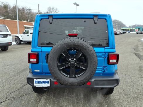 Used 2022 Jeep Wrangler Unlimited Sahara image 5