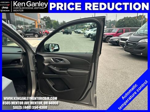 Used 2018 Chevrolet Traverse LT FWD image 26
