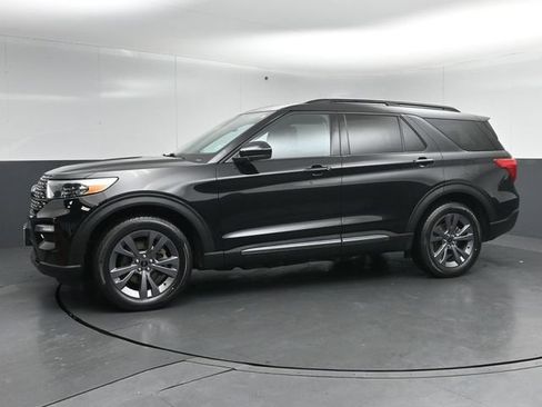 Certified 2024 Ford Explorer XLT w/ Equipment Group 202A AWD/4WD image 4