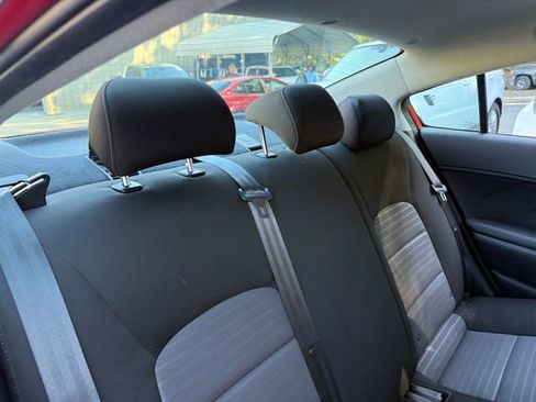 Used 2018 Kia Forte S image 31