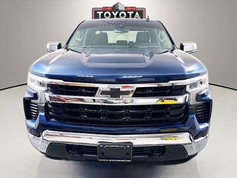Used 2022 Chevrolet Silverado 1500 LT AWD/4WD image 2