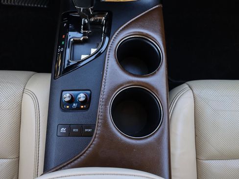 Used 2016 Toyota Avalon Limited image 34