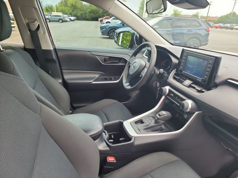Used 2022 Toyota RAV4 LE AWD/4WD image 26