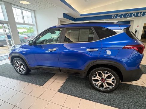 Used 2021 Kia Seltos SX w/ SX Sunroof Package AWD/4WD image 2
