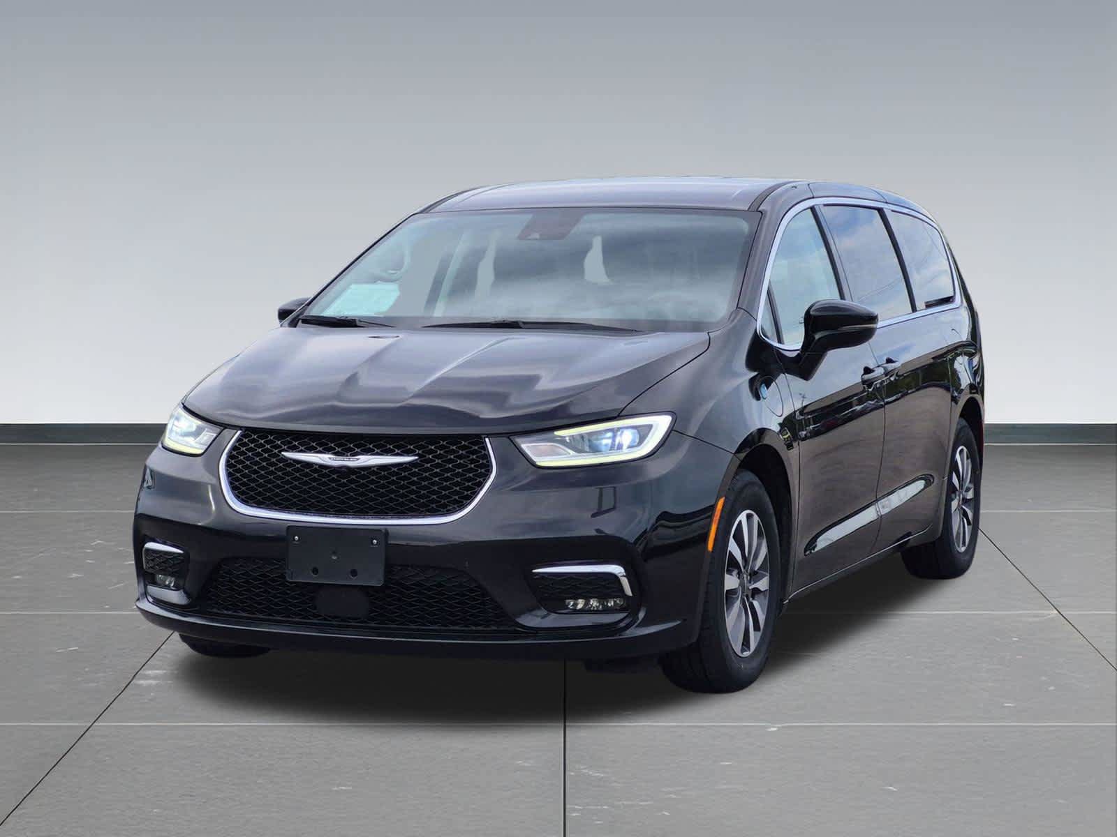Used 2024 Chrysler Pacifica Limited FWD image 10