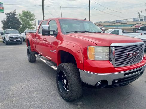 Used 2008 GMC Sierra 2500 SLT w/ Z71 Off-Road Package AWD/4WD image 7