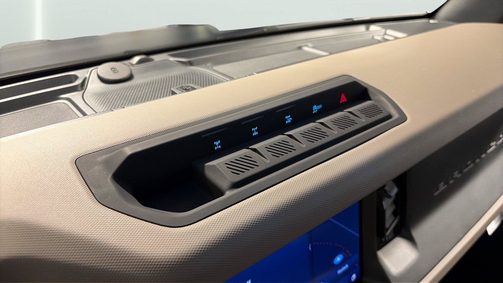 Certified 2024 Ford Bronco Wildtrak AWD/4WD image 28