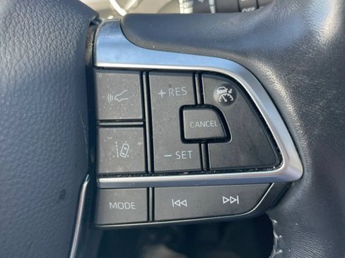 Used 2020 Toyota Highlander Limited FWD image 27