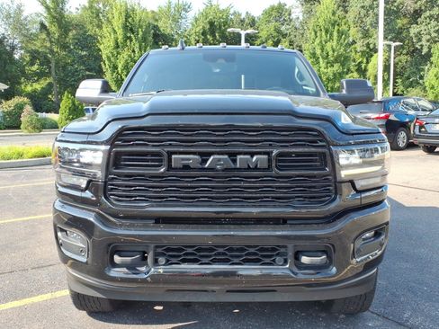 Used 2022 RAM 3500 Limited AWD/4WD image 2