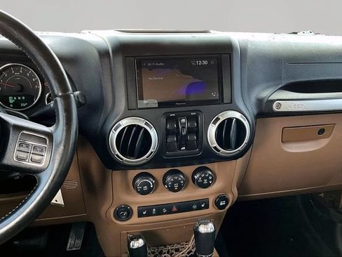 Used 2015 Jeep Wrangler Unlimited Sahara w/ Mopar Chrome Edition Group AWD/4WD image 6