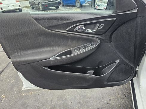 Used 2018 Chevrolet Malibu LT FWD image 15