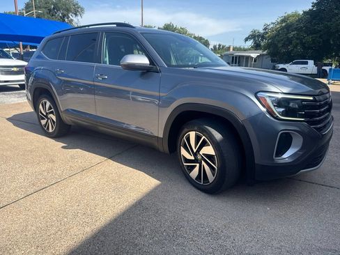 Used 2024 Volkswagen Atlas SE FWD image 3