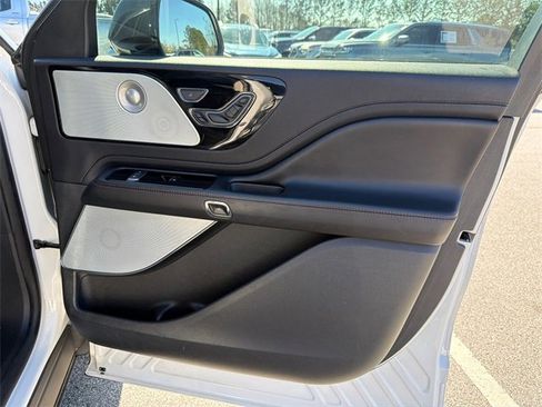 Used 2021 Lincoln Aviator Reserve w/ Equipment Group 201A image 14