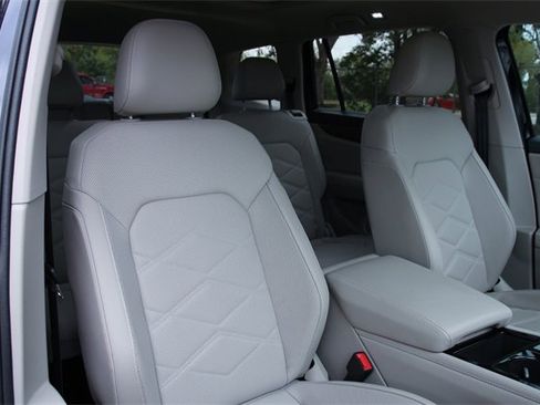 Certified 2025 Volkswagen Atlas SE image 26